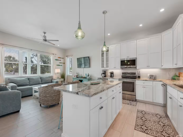 Luxurious Beach Getaway on Anna Maria Island Steps to Beach